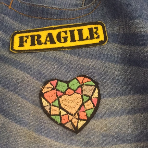 *BOGO 50%* No Boundaries patches jean shorts - Picture 4 of 7